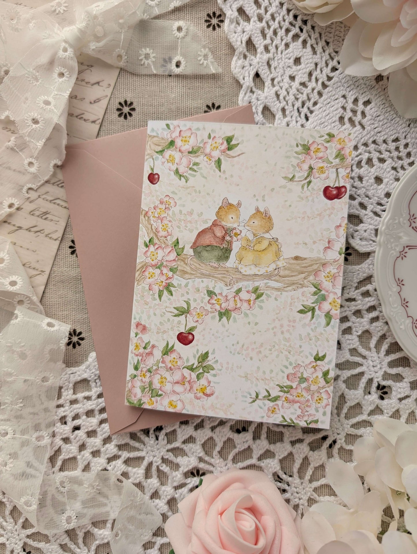 Carte pliée "Les Amoureux du Cerisier" Cosy Del Cottage