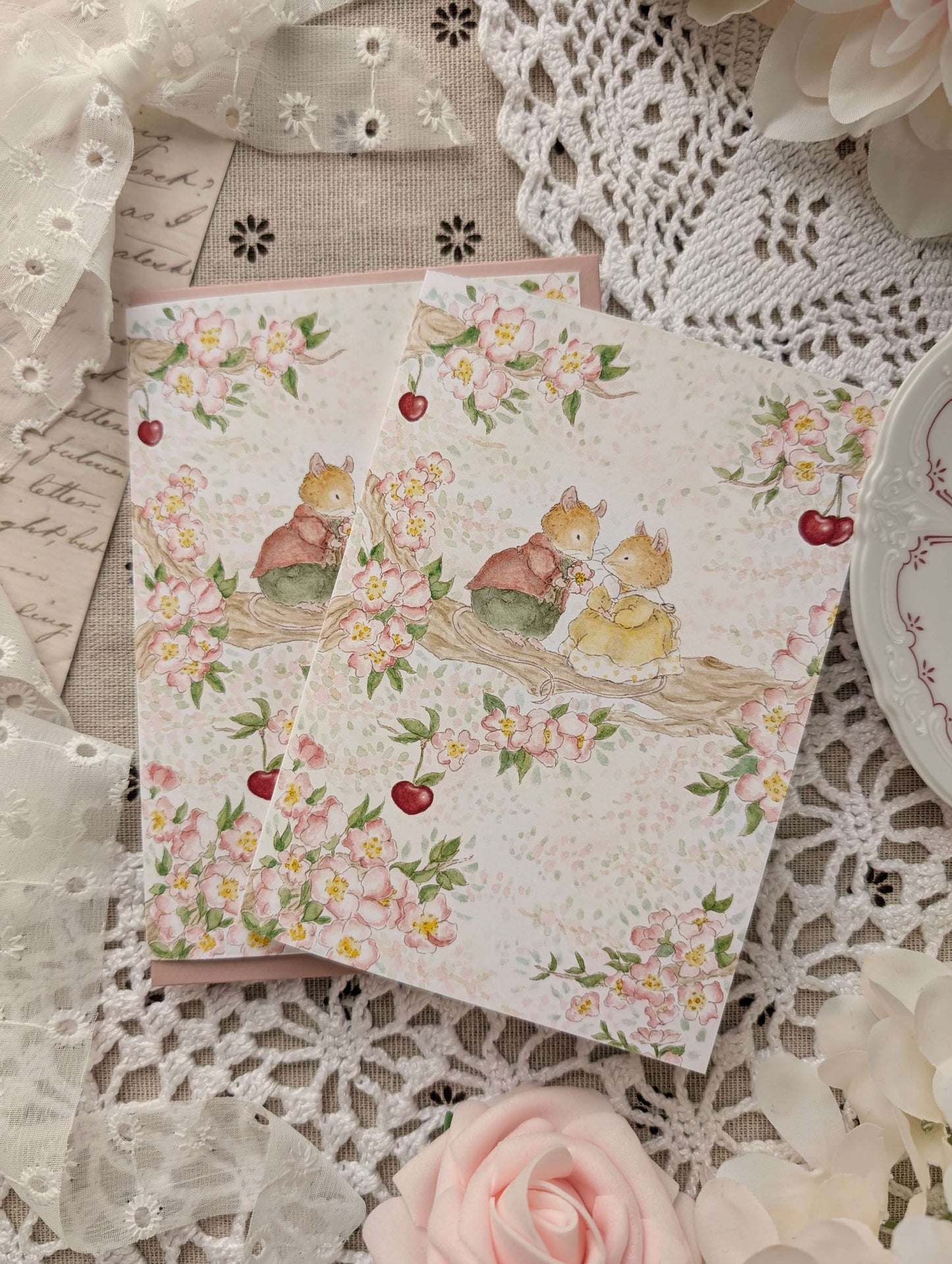 Carte pliée "Les Amoureux du Cerisier" Cosy Del Cottage